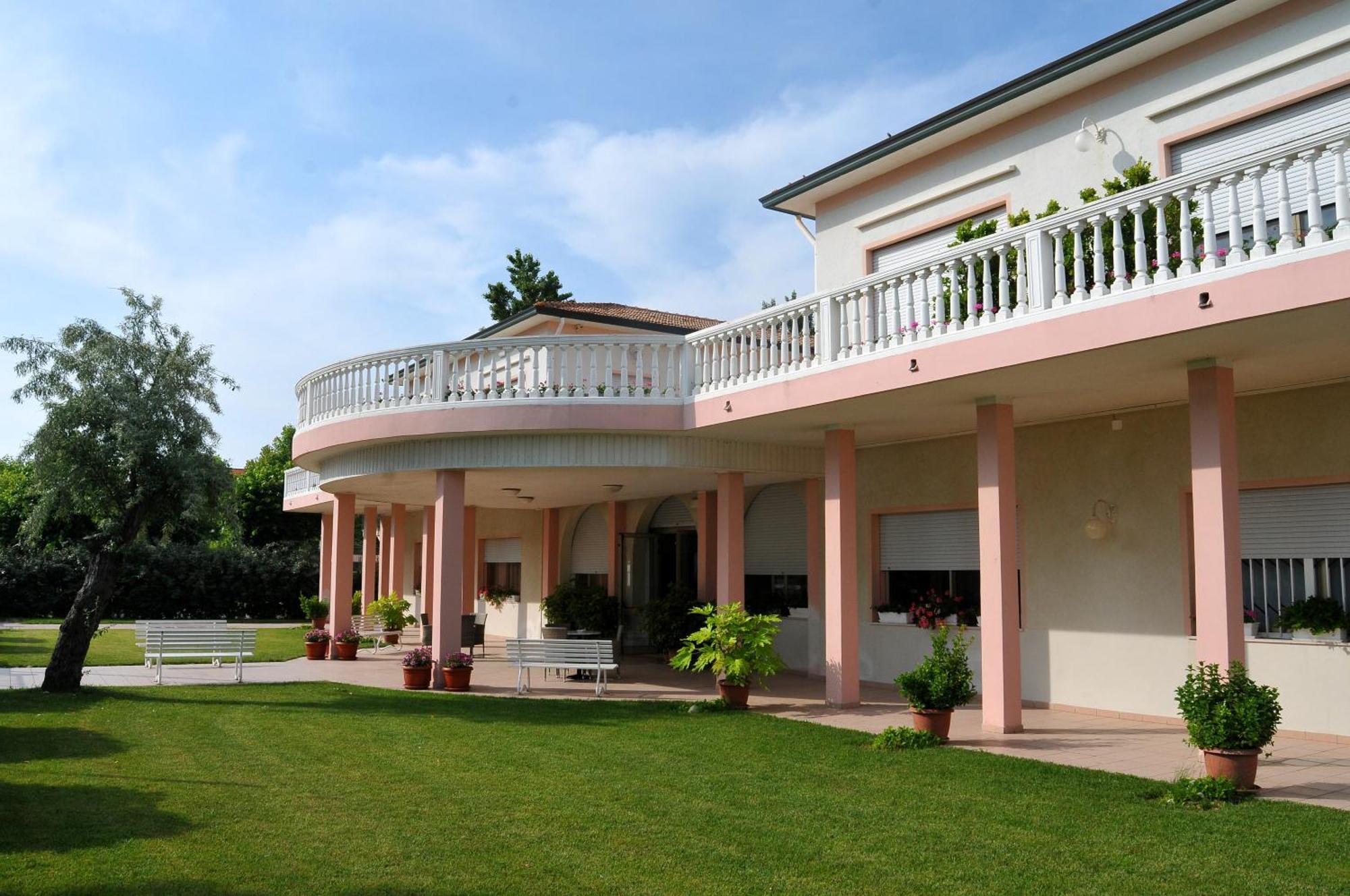Hotel Stella - Casa Per Ferie à Bellaria-Igea Marina Extérieur photo
